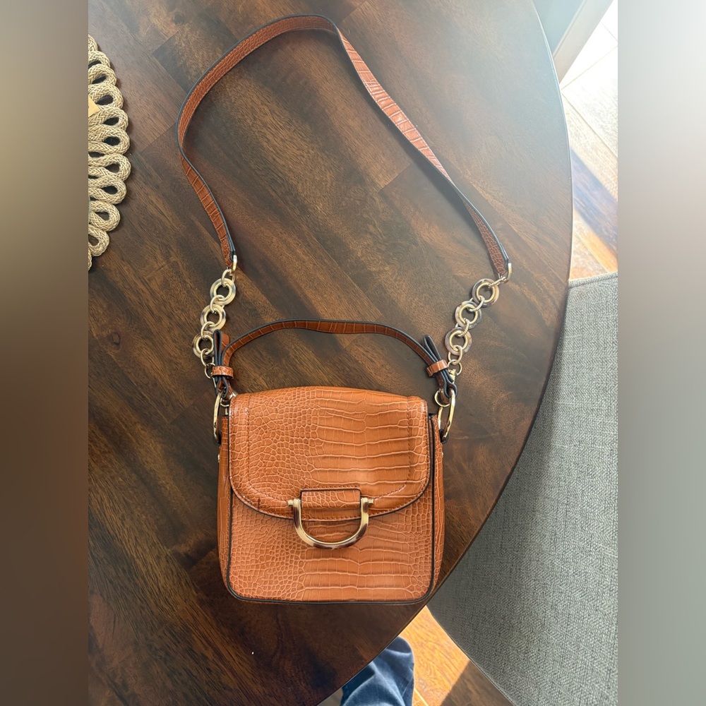 NWOT! Gorgeous Topshop Tan Croc-Embossed Crossbody Bag with Gold Accents